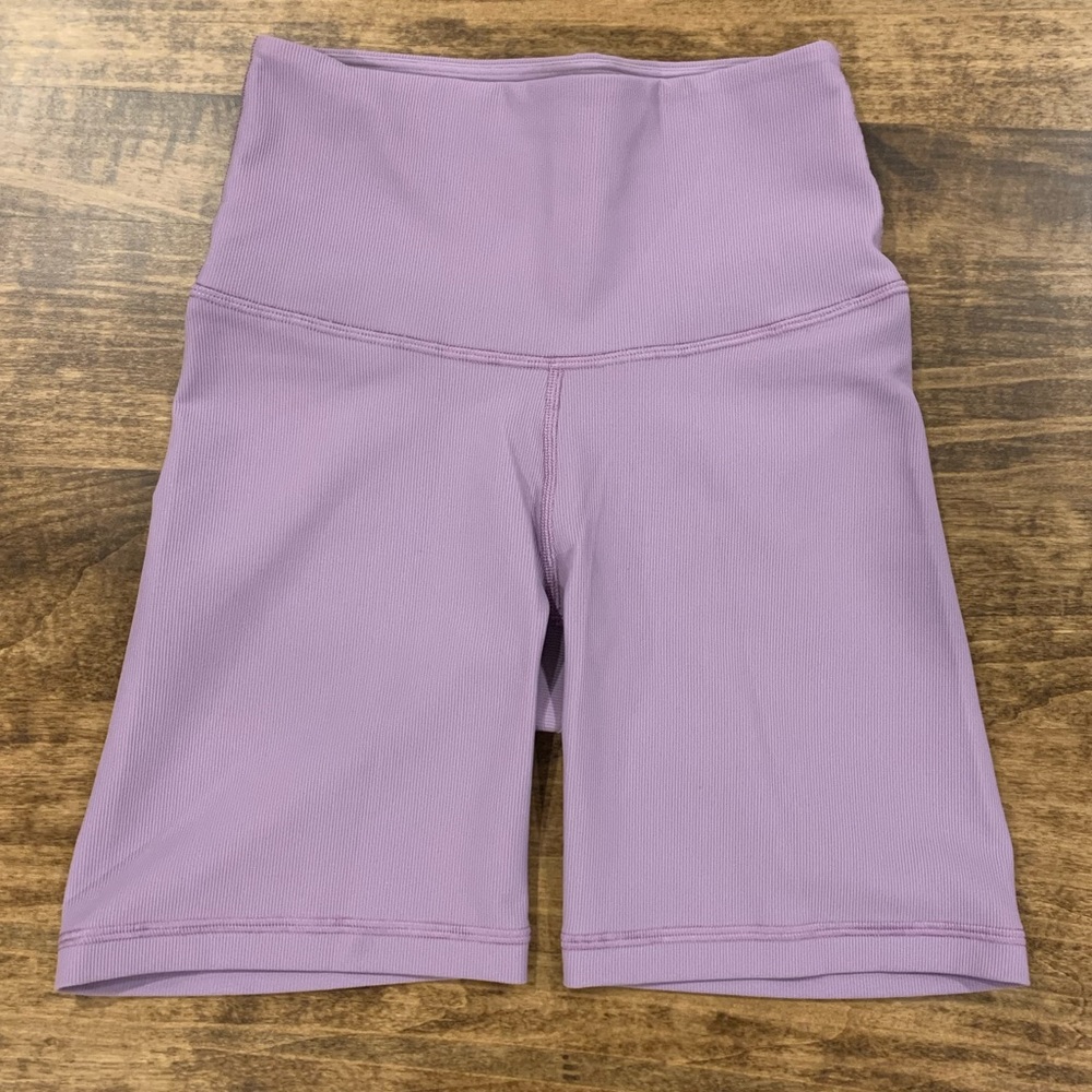 Aritzia Lavender Women Shorts - Picture 2 of 5